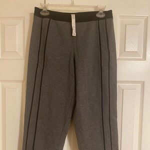 Lululemon light strides crop size 6. 20” inseam